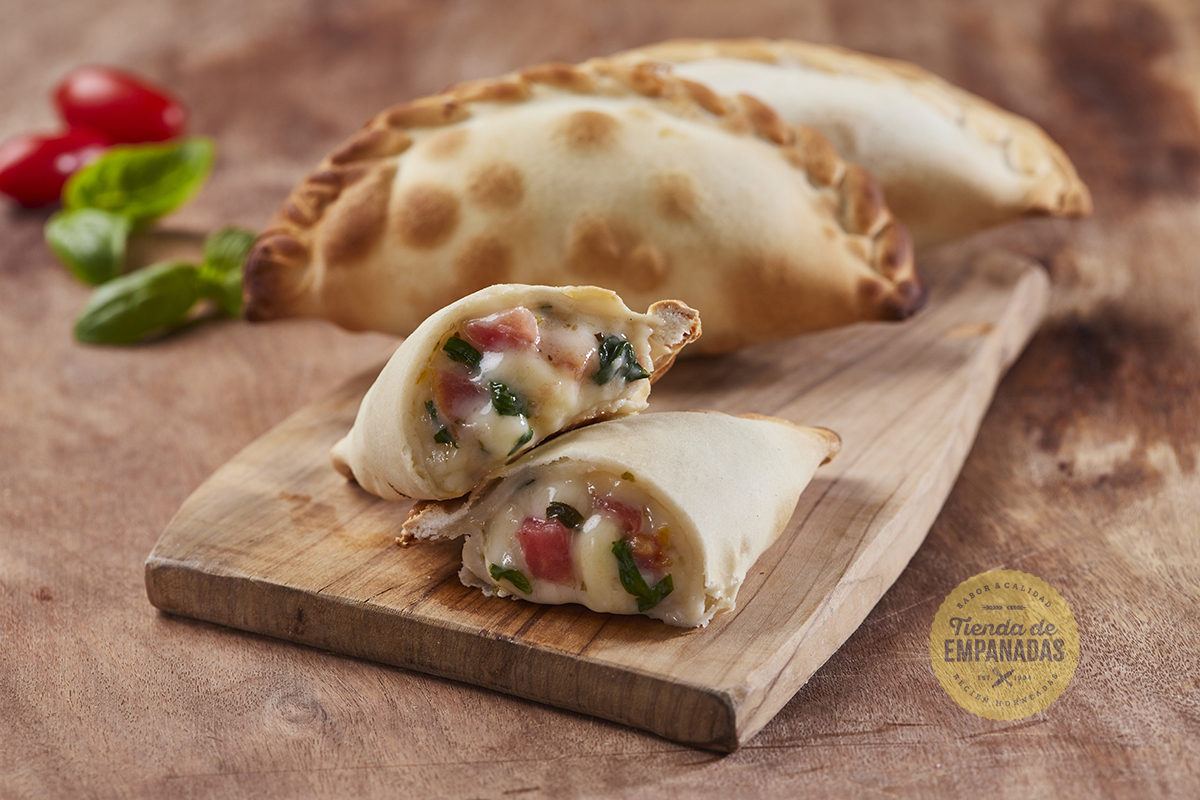 6 Empanadas Caprese TIENDA DE EMPANADAS Habemus Panchos
